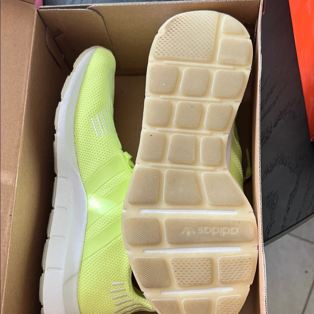 Adidas - Picture 3 of 3